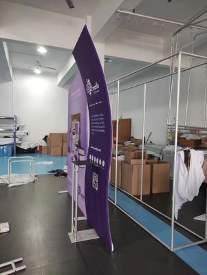 230g 긴장 구성 거래는 전시 전시 가벼운 백리트 입지  무역 박람회 부스를 보여줍니다