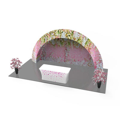 3D 삼각 아치 밑의 통로 구성 무역은 전시회를 위한 부스 공연 전시를 보여줍니다